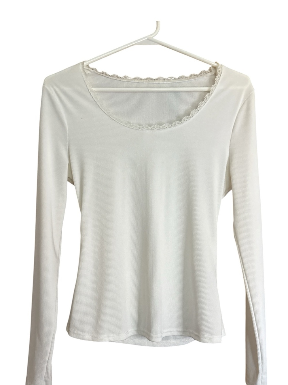 Women’s white Long-Sleeve ribbed Scoop Neck Top with Lace Trim